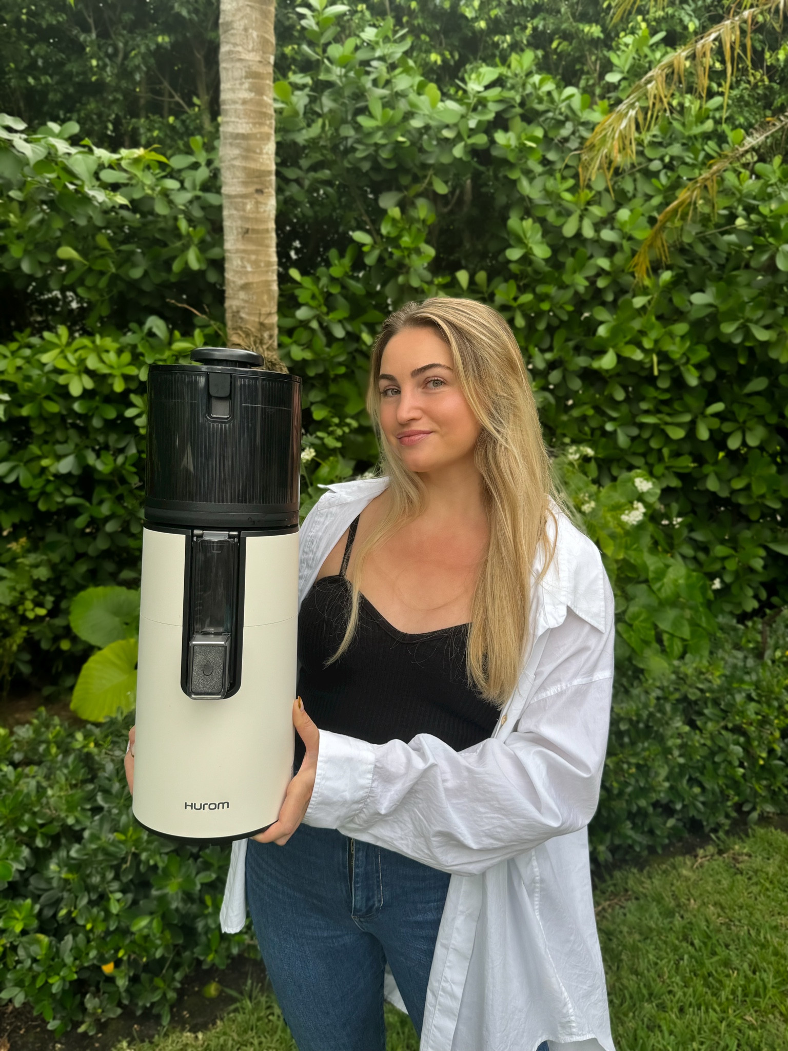 The best juicer in the game! This is the Hurom H400 in white. My fave feature is how easy it is to clean

#kitchen #juicer 