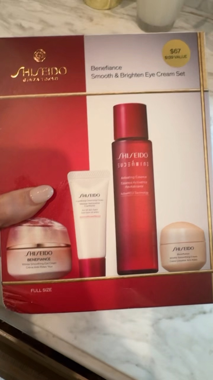 The most hydrating eye cream is part of this gift set from @macys #macyspartner

#LTKHoliday #LTKSeasonal #LTKGiftGuide