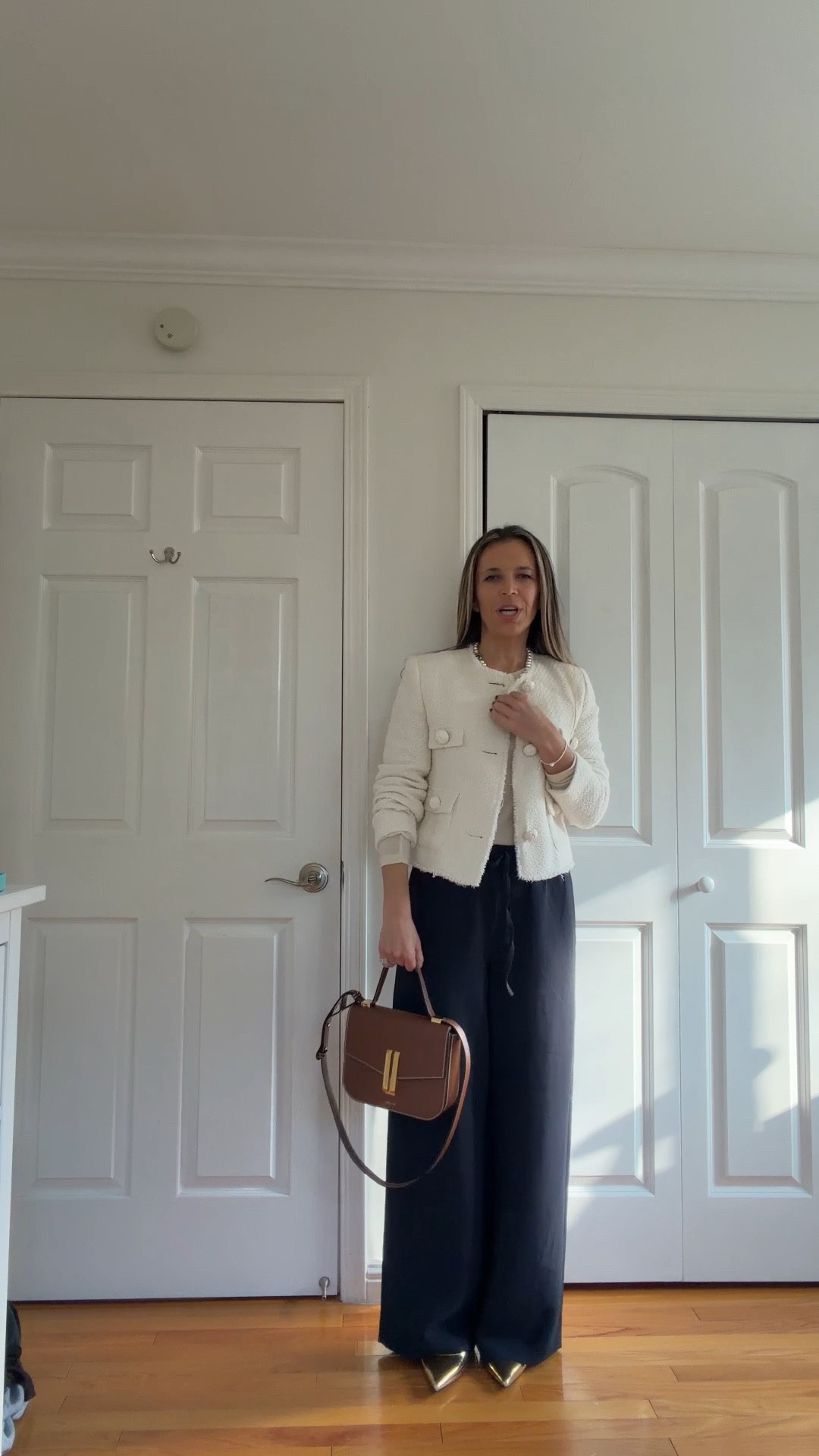 Aritzia the lodge pants sz S color navy

I’m 5’5” 122 lbs 

Gold flats are true to size 




#LTKdayinmylife #LTKgrwm #LTKValentine