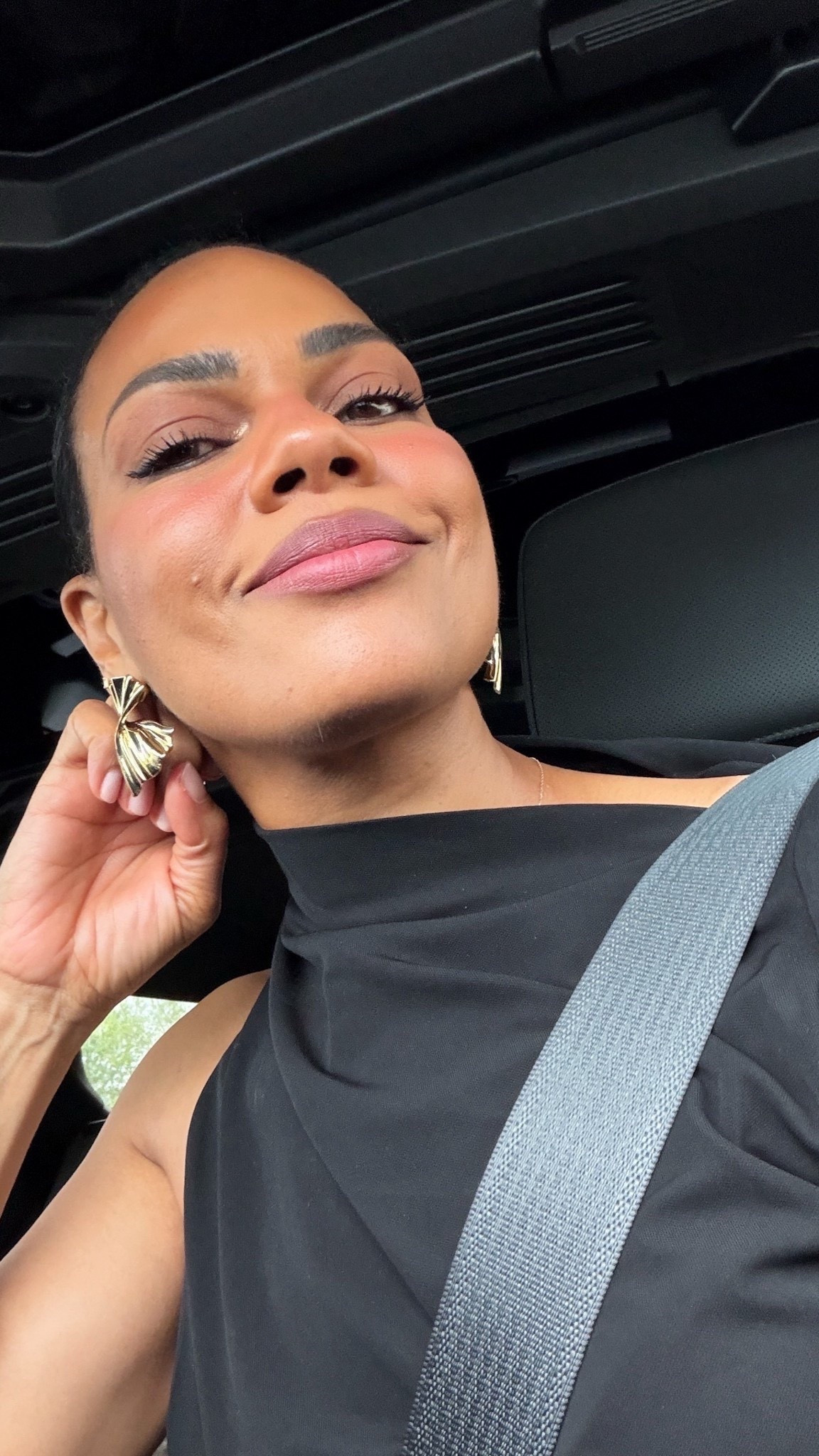 I found the perfect lip combo!  Matte but smooth but kinda sheer but hydrating it’s PERFECT. reminds me of the Violette Bisou balm! But IT IS DRUGSTORE! L’Oreal!!! 🙌🏾🙌🏾🙌🏾🙌🏾 I was trying to get that Nina Park lip but for old folks 😂 COLOR: 590 BLUSHING BERRY IN THE NEW BLURRED MATTE FORMULA. LINERS: BLURRED FILLER IN 535 BROWN CARAMEL & 565 MOCHA MOUSSE

#LTKBeauty