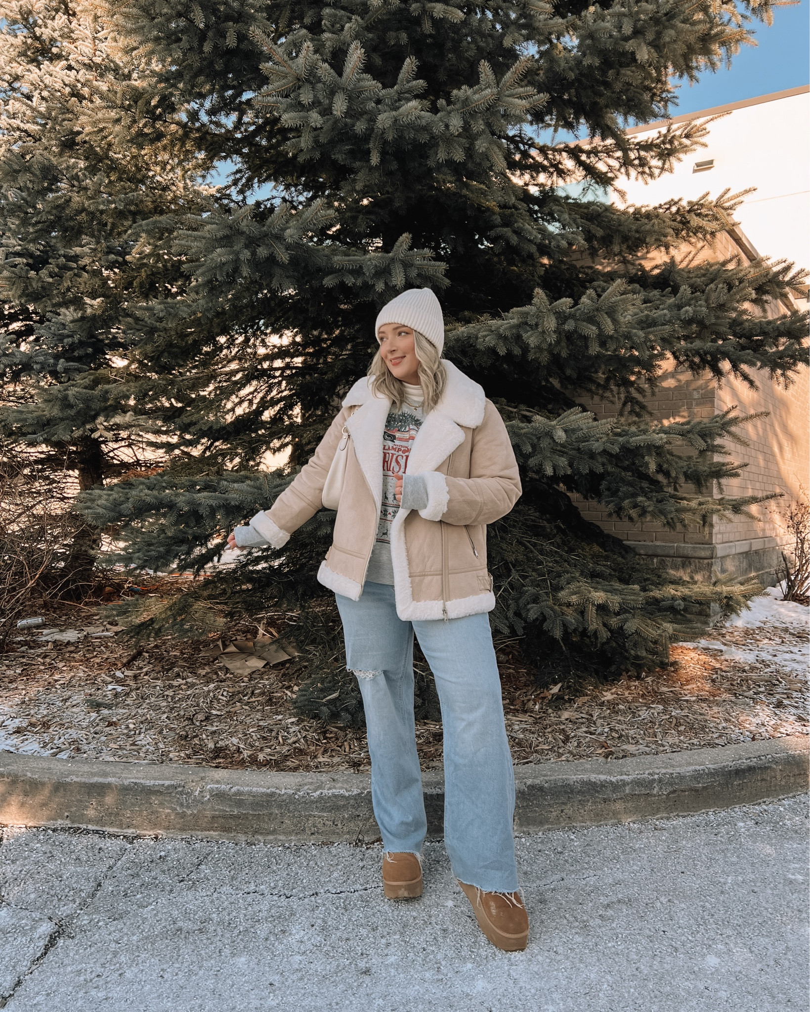 Casual Christmas outfit - wearing 1X in the sweatshirt (normally wear L, it runs small), and size 12 in the baggy wide leg jeans. My Amazon ultra mini platform boots are super comfy and holding up so well! I’m usually a 9.5-10 and wear a 10 in these. Linked similar shearling aviator jacket.

Casual winter outfits, cozy style


#LTKstyletip #LTKmidsize #LTKwinter