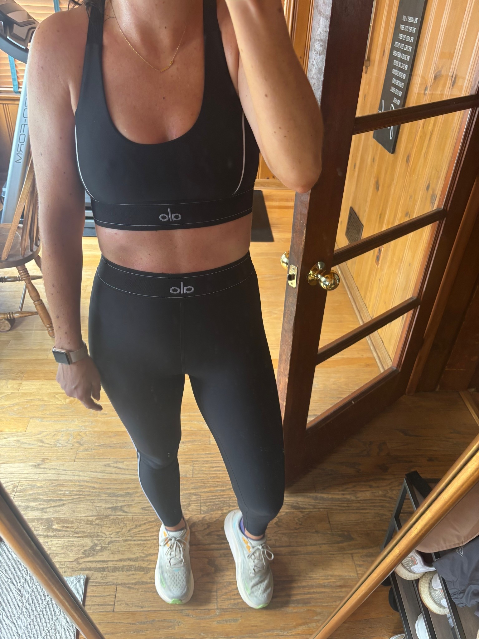 one of my favorite sets

HOKA//Alo//matching set//fitness//activewear//athleisure

#LTKSummerEdit #LTKStyleTip #LTKActive