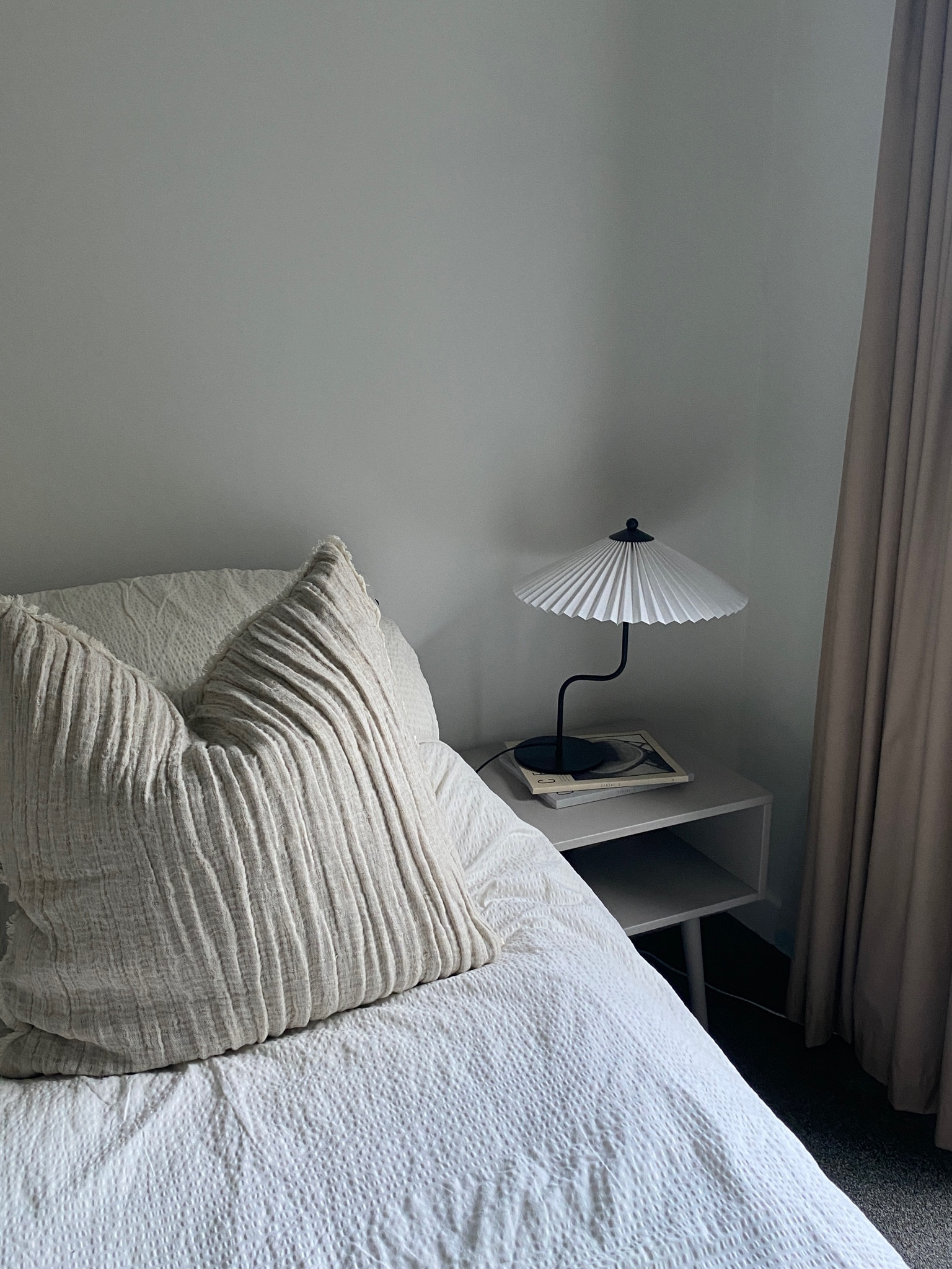 I’m so in love with this new lamp! I can’t find the black one online so I’ve linked the gold version 

#LTKhome