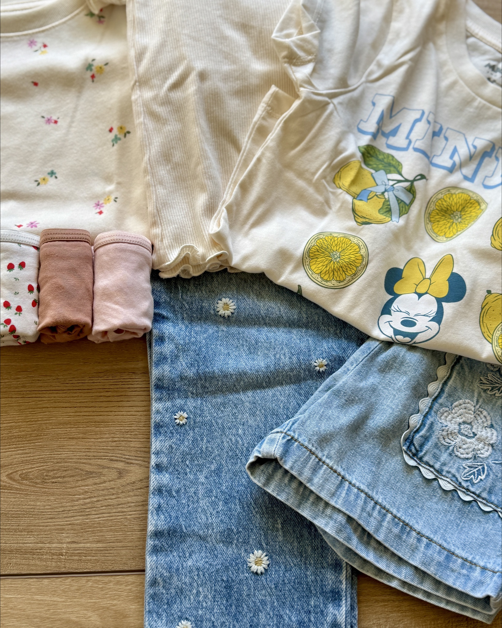 toddler girl essentials for Spring/Summer

florals / Disney / Mickey / jeans / daisy 
