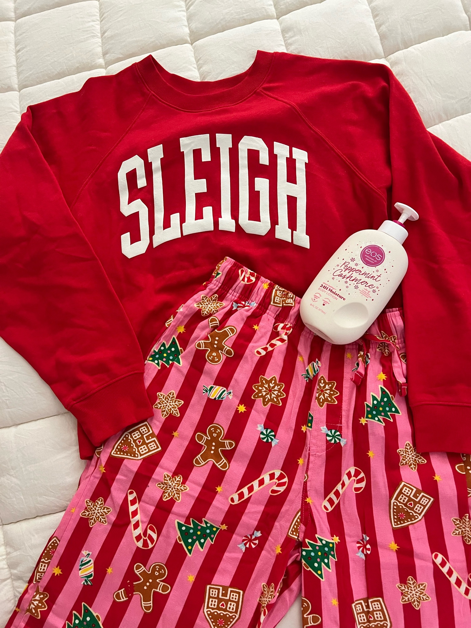 OLD NAVY CHRISTMAS LOUNGE/PAJAMA OUTFIT INSPO ❤️✨🎄 the coziest pieces to stock up on as we quickly approach holiday season (eeekkk so excited!!) 🎀

#LTKSeasonal #LTKSaleAlert #LTKFindsUnder50
