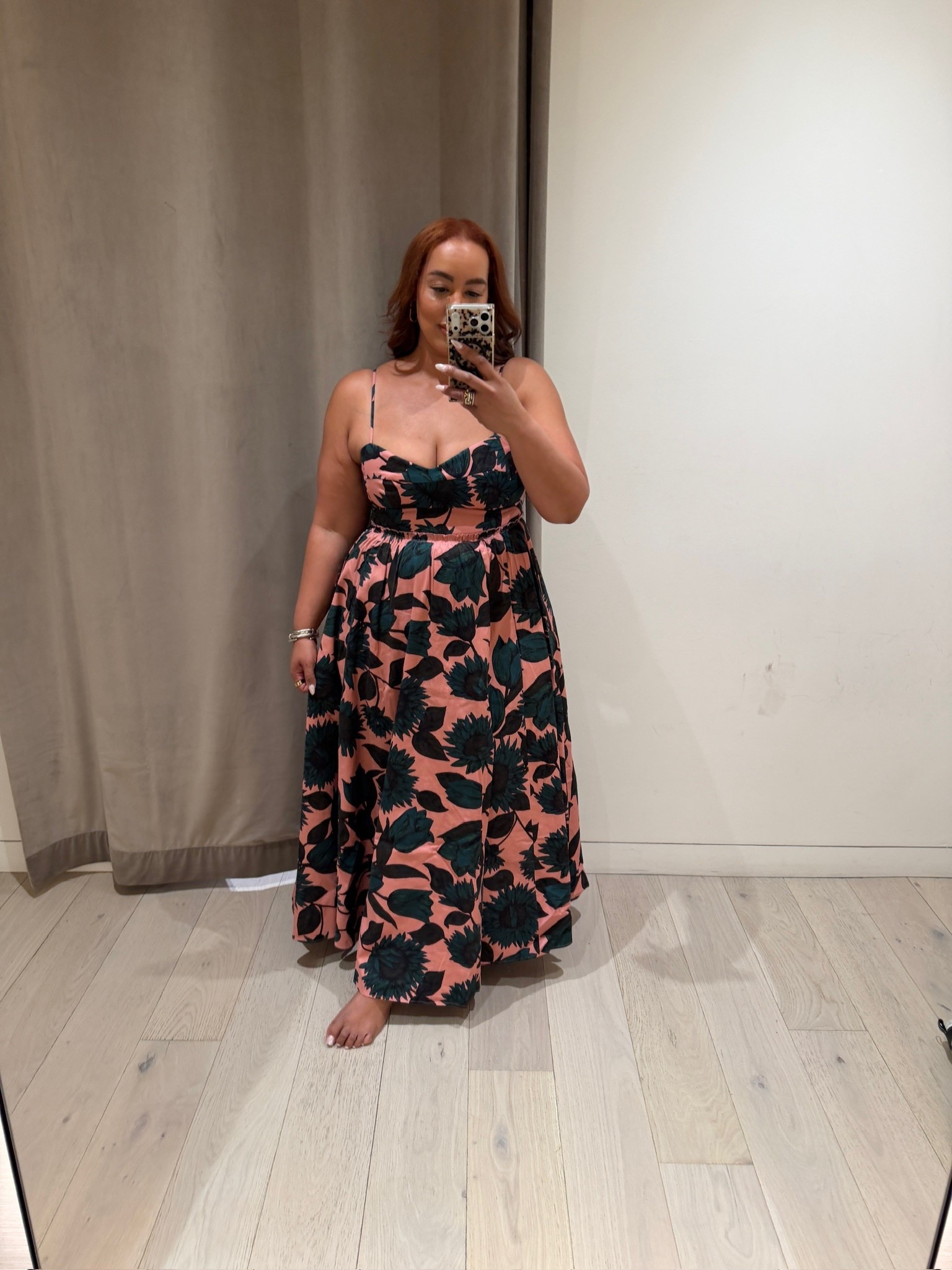 Currently loving a good floral maxi 💕 So flattering with the sweetheart neckline and the prettiest flowy fit for curvy girlies 👗

#LTKMidsize #LTKSeasonal #LTKootd