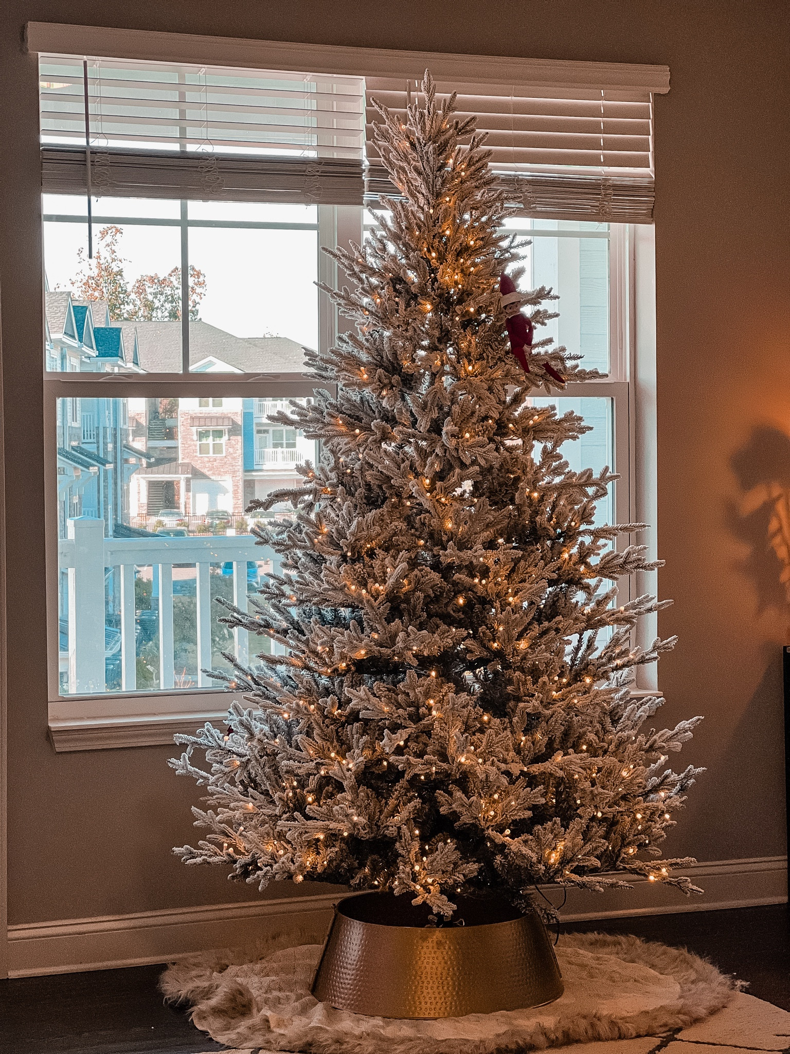 My beautiful viral tree is linked here! This is the snow version! 

#LTKhome #LTKSeasonal #LTKHoliday