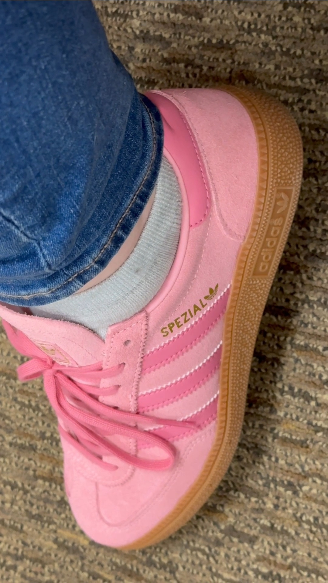 My new pink Adidas 😍 If you wear a women’s size 8.5 or smaller, you will want these shoes! They’re in “big kid” sizes, so add 1.5 sizes to get to Women’s sizing. 

#LTKShoeCrush #LTKStyleTip #LTKFindsUnder100