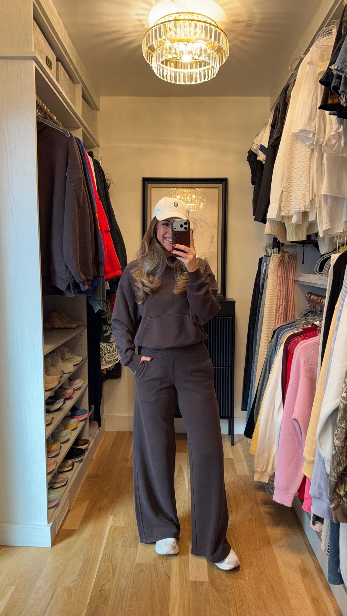 chocolate-brown fleece sweatshirt with a kangaroo pocket and matching wide-leg sweatpants Vuori cozy loungewear and fitness set perfect closet staple for fall 🙌🏻🍁

I’m 5’4” and typically wear a small / 2

Loungewear, Sweatpants set, Hoodie, Sports bra, Athletic vest, Leggings, Jackets, Everyday causal, workout set, leisure