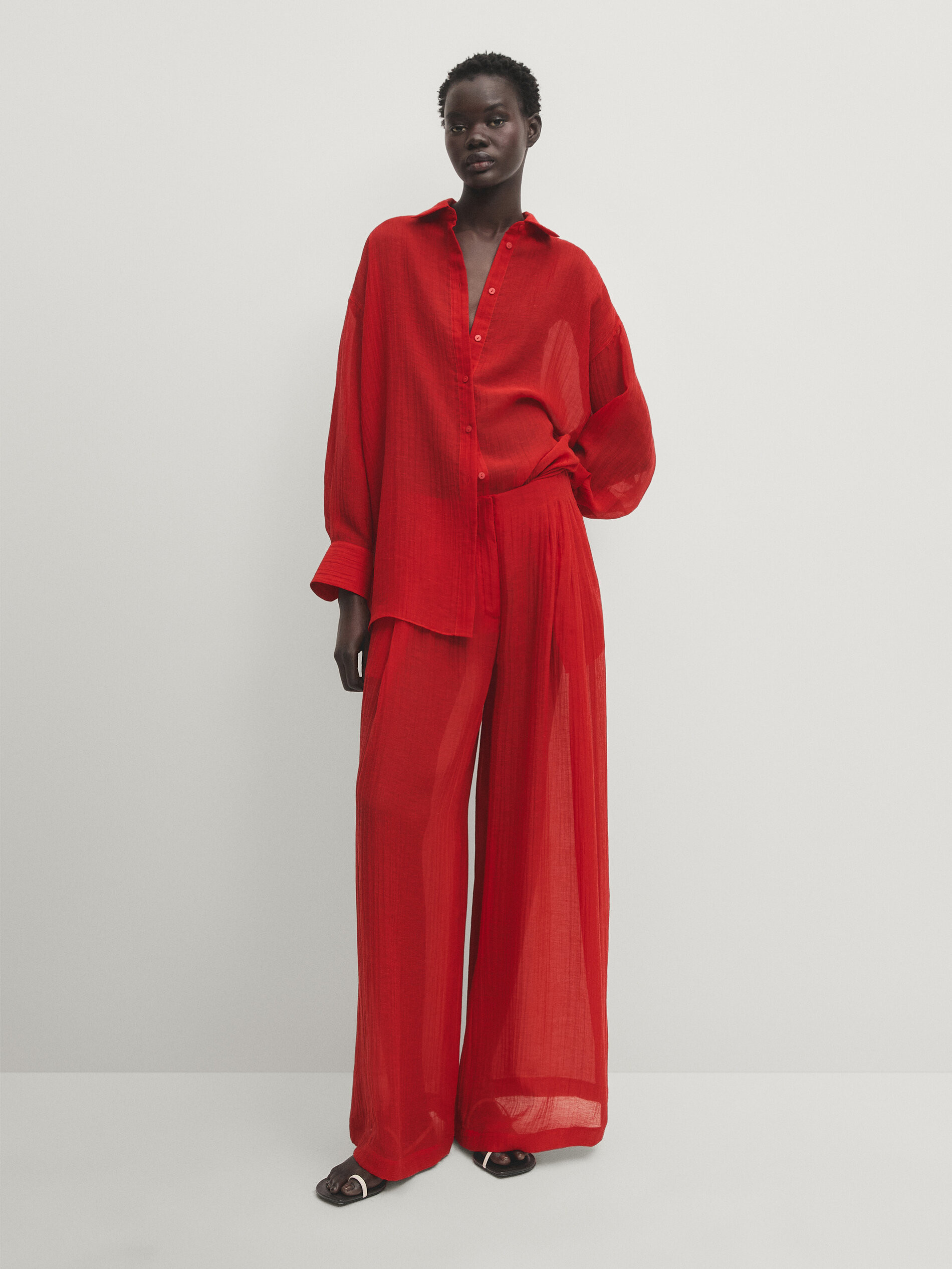 Flowing linen blend trousers with darts | Massimo Dutti US