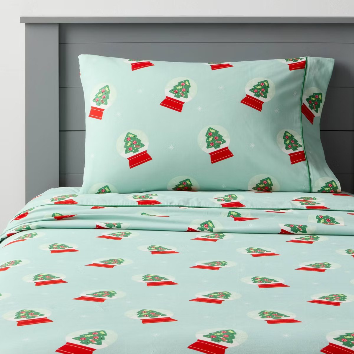 Festive Snow Globe Kids' Cotton Sheet Set - Pillowfort™ | Target