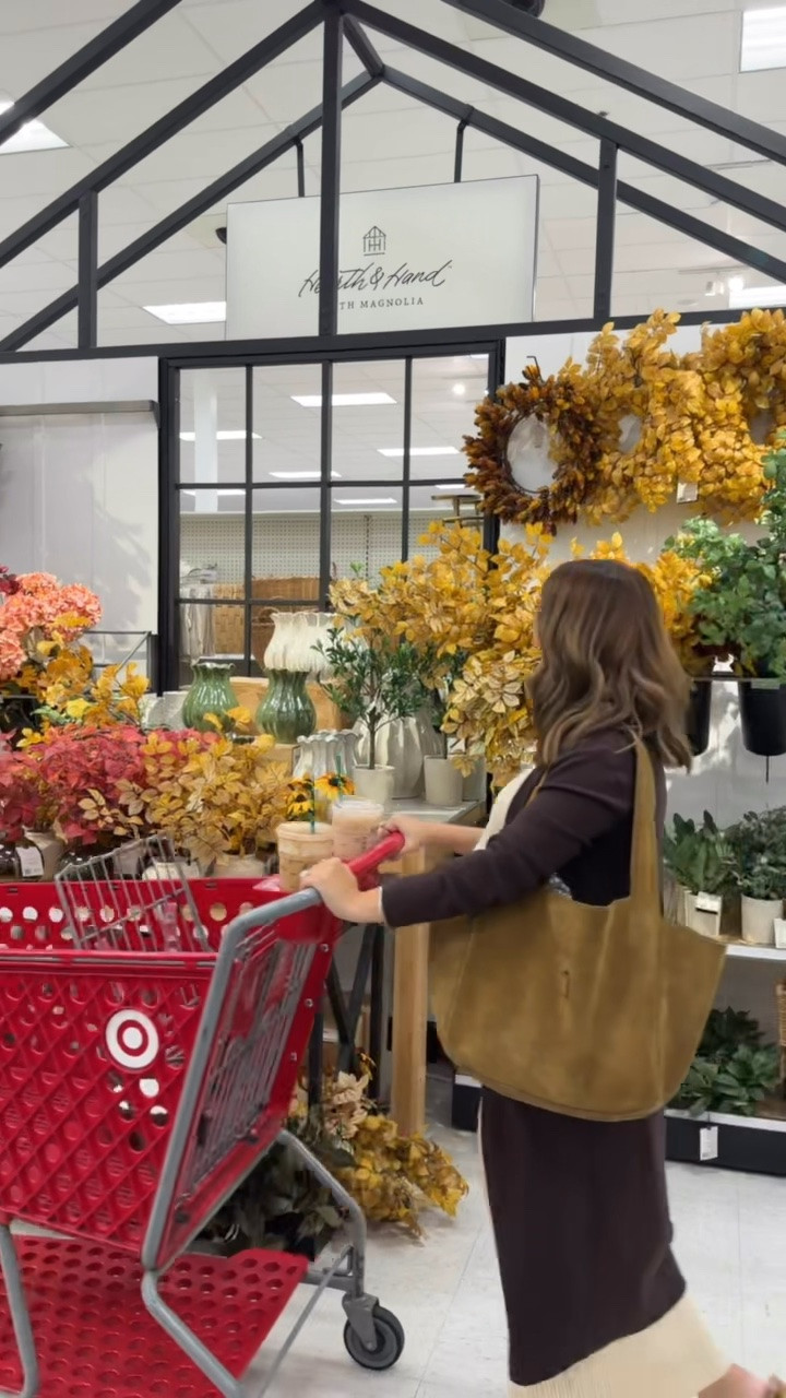 Fall wreaths, stems, and vases out now for the season at Target! These make for the easiest swaps around your home to add fall touches to your living areas! 

Target home || fall home decor || fall home styling || seasonal decor

#LTKHome #LTKSeasonal
