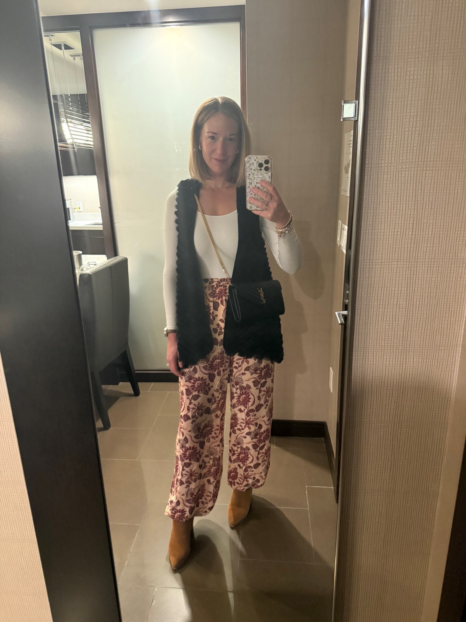 A moment for these floral balloon pants! ❤️


#LTKootd