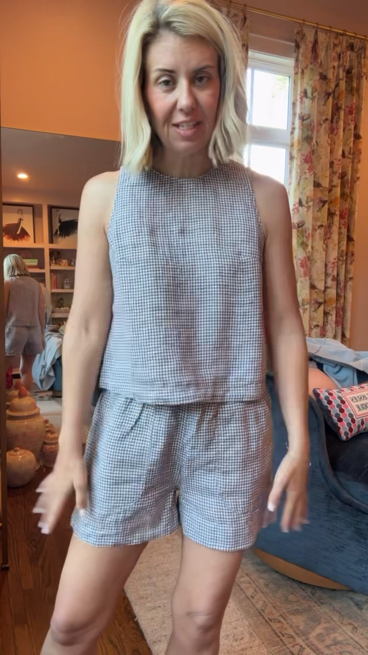 Y’all know we are "set” obsessed and this one is so good! We are going to style this one all the ways!
Top & Blazer - xs 
Shorts - small
Shoes - 8 tts 

#LTKmomlife #LTKdayinmylife #LTKWorkwear