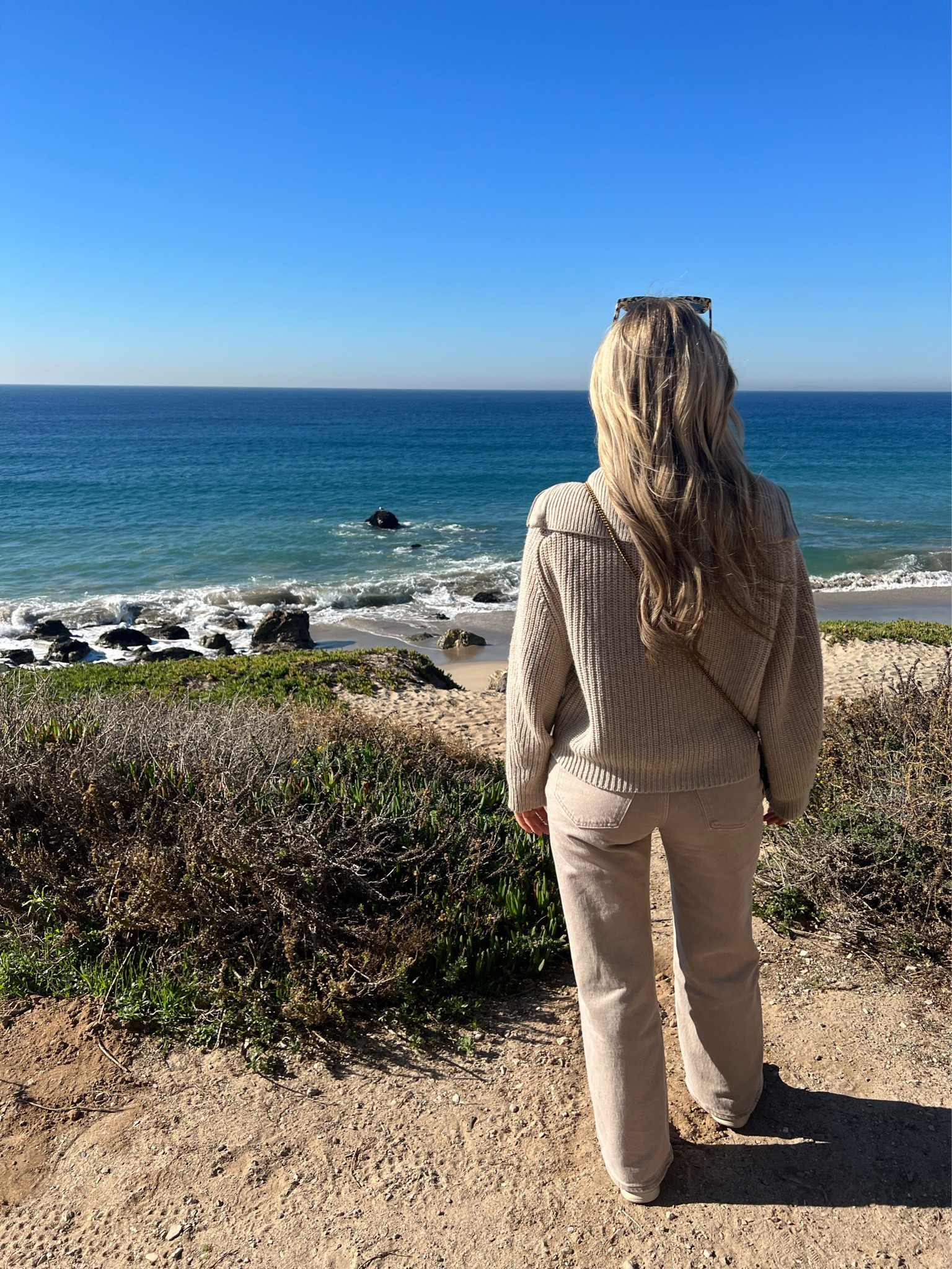 that Malibu breeze🌾🤎 Wearing Dynamite half-zip knit sweater & Abercrombie High Rise 90s Relaxed jean in Oat🫶🏼

#LTKtravel #LTKfit #LTKstyletip