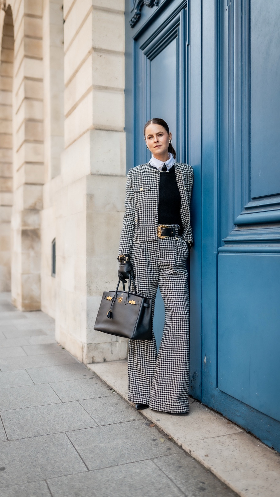 Get ready with me for a Monday in the office as the founder of a luxury fashion brand 🤍

Today I’ve gone for a layered look, pairing one of my favourite spring knits with the stunning Belgravia mini skirt and tailored Chelsea jacket.

