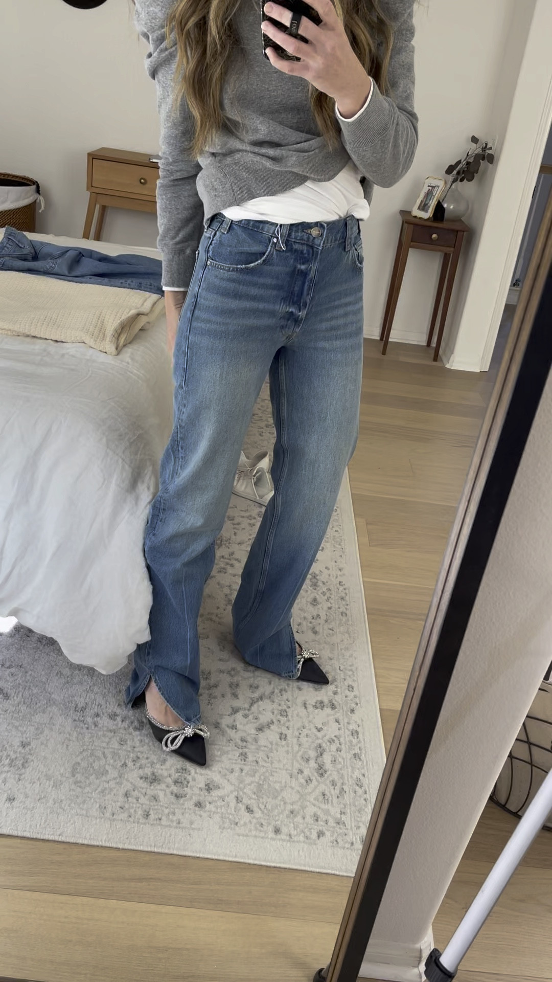 Anine Bing Roy Jean. Run TTS, wearing a 25. These run really long, I’m 5’7” and they still drag on the ground with heels. Best for tall gals but the wash and fit are so good! 