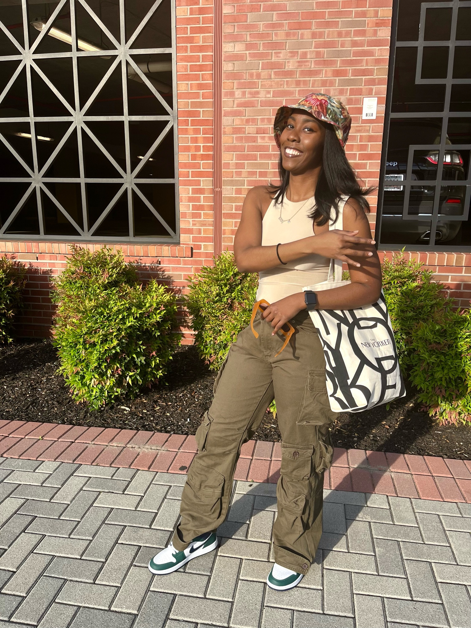 Green cargo + bucket hat = perfect fall fit