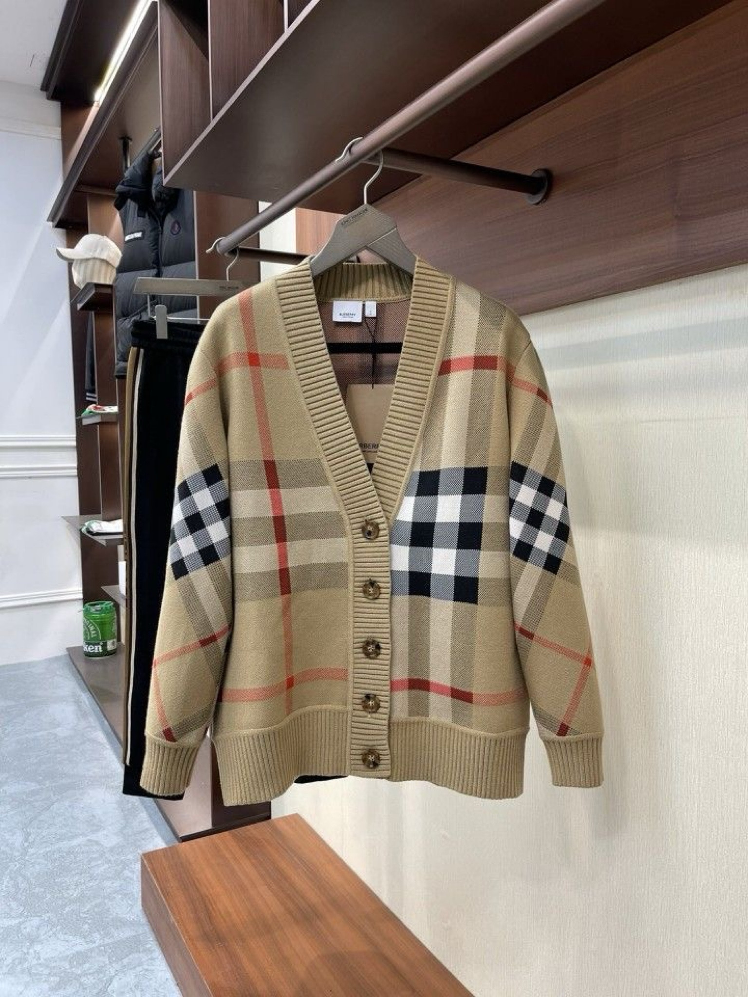 Burberry cardigan #dhgate 