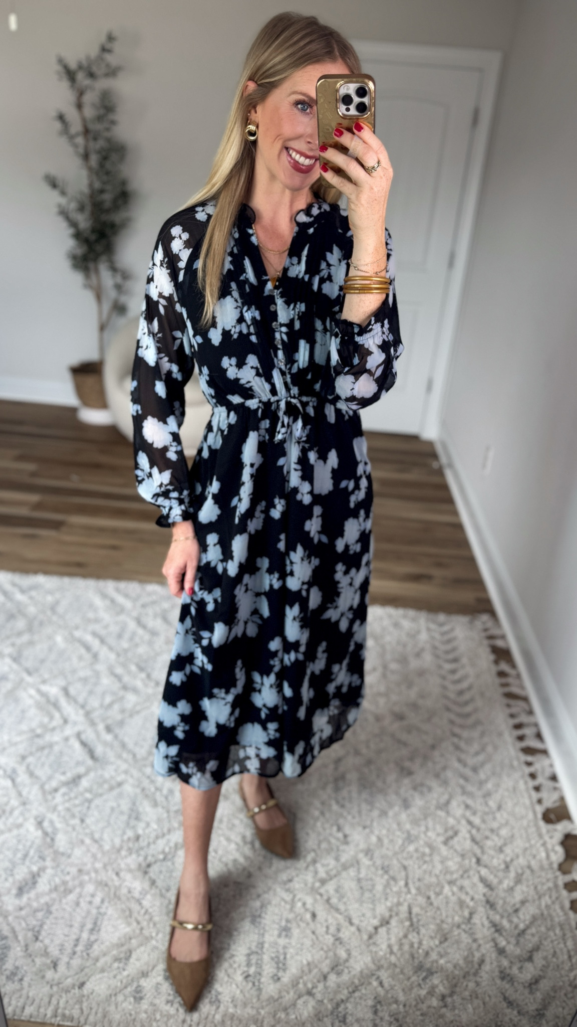 Daily try on, Walmart outfit, Walmart fashion, Walmart try on, time and tru, fall floral midi dress

Small 

#LTKStyleTip #LTKWorkwear #LTKFindsUnder50