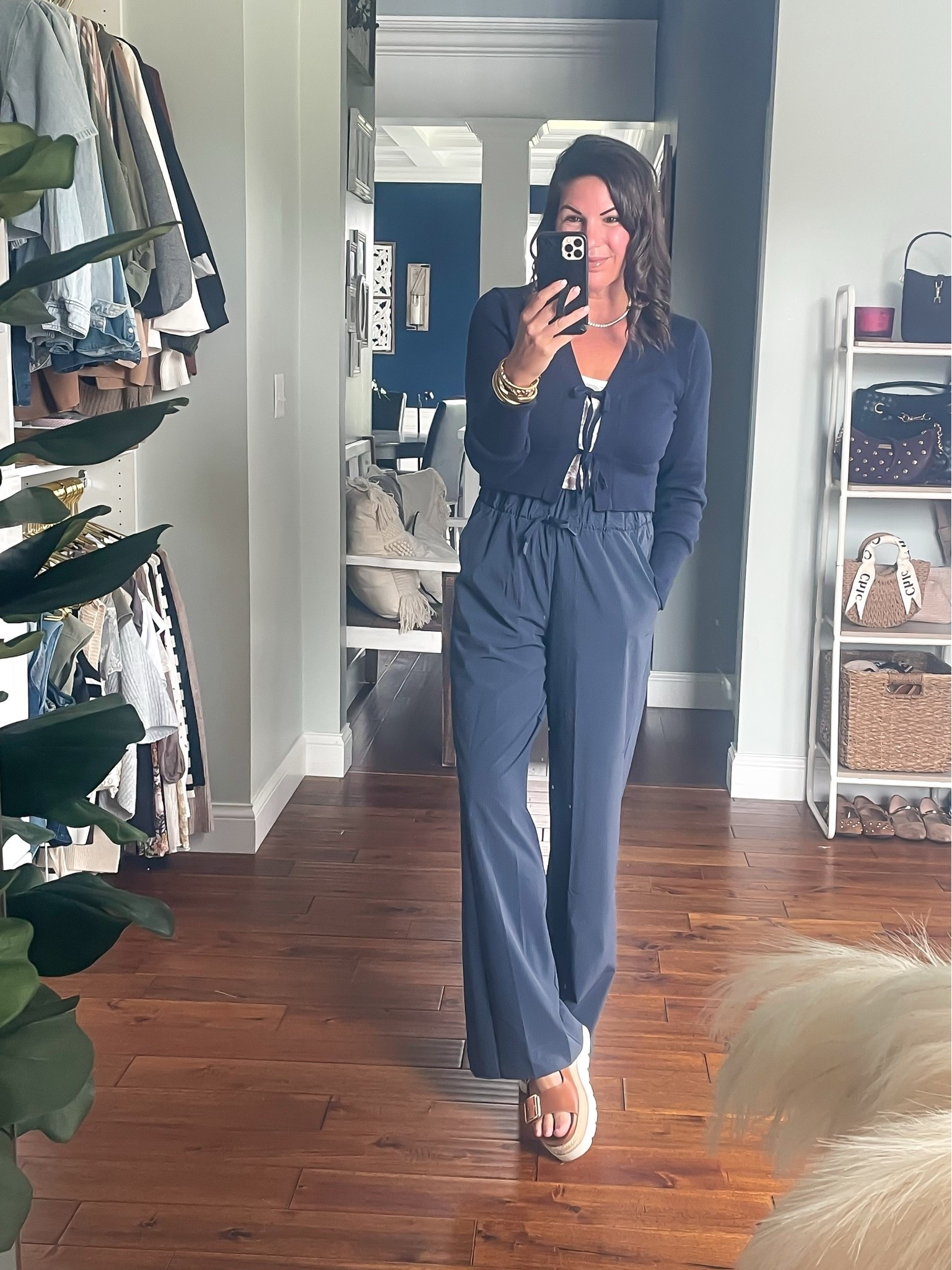 What I actually wore today as a SAHM

#LTKootd #LTKOver40 #LTKgrwm