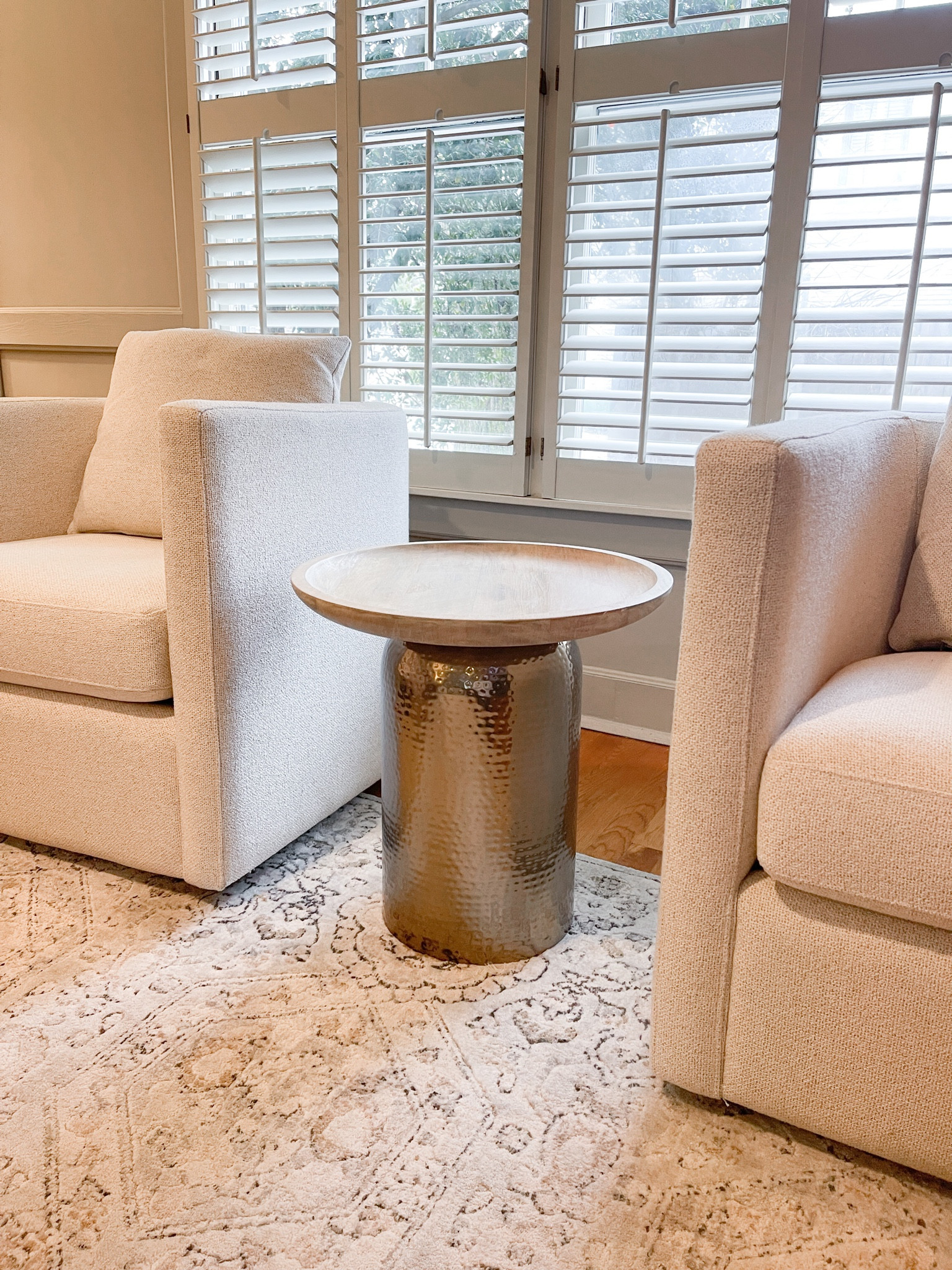 New side table for the living room came in! 🌟

#LTKhome