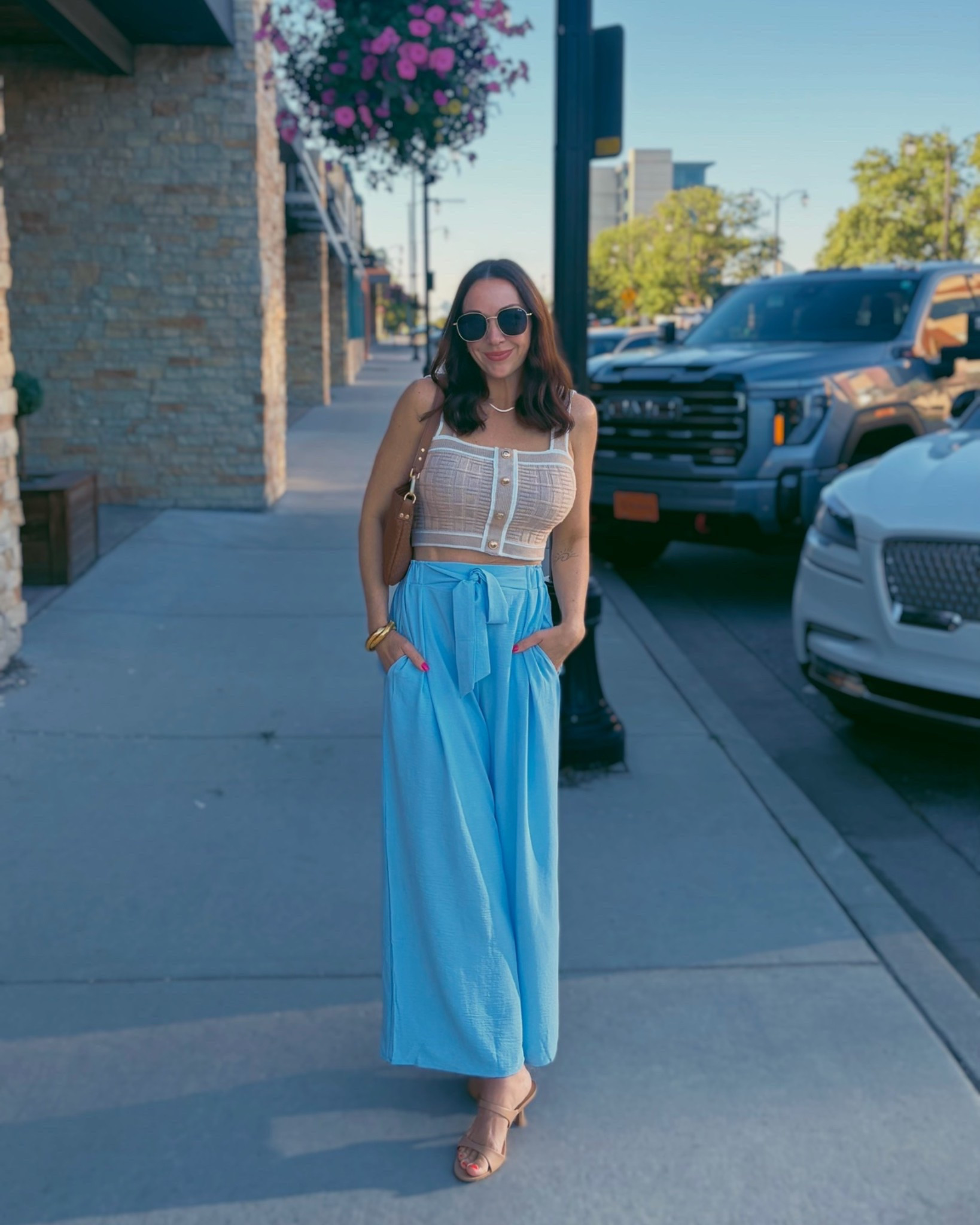 These pants, I need them in more colors! Easy to dress up or down and so comfy🩵

#LTKgrwm #LTKootd #LTKOver40