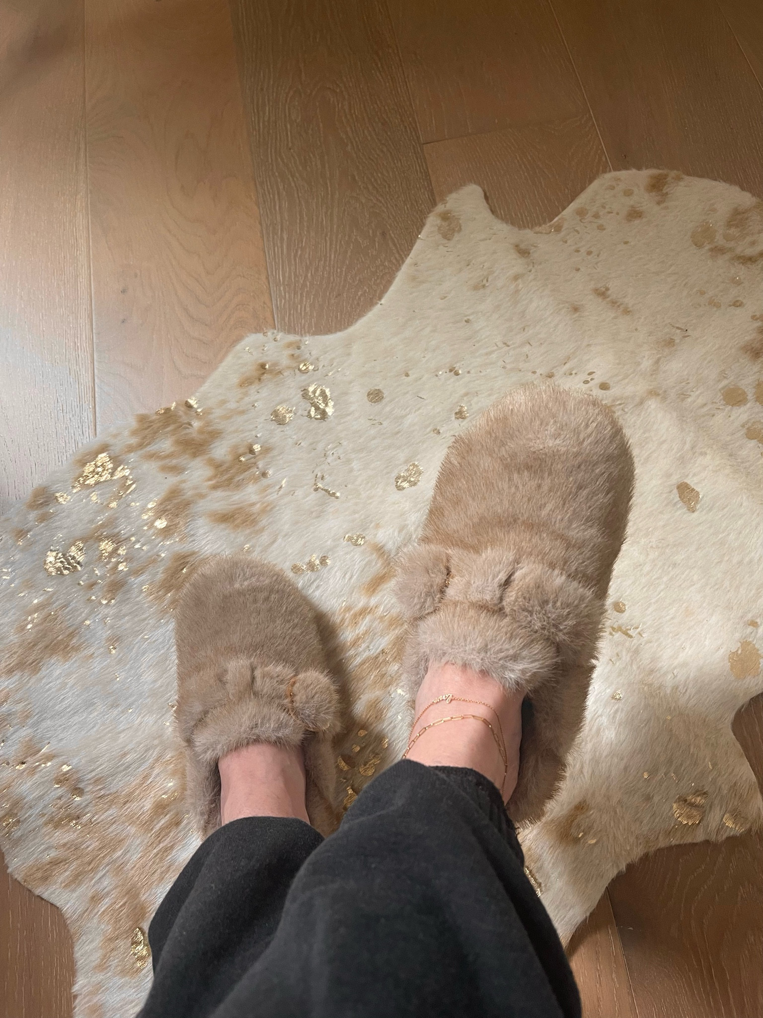 Coziest shoes to slip on and go! Love them with sweatpants or jeans🤍

#LTKSeasonal #LTKShoeCrush #LTKStyleTip