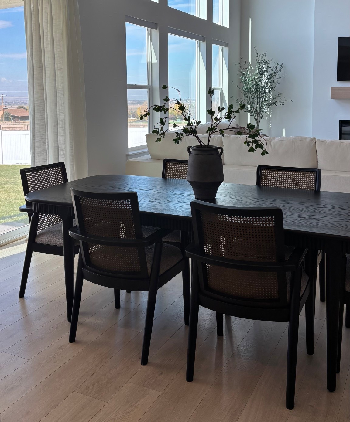 The perfect dining table + chairs!!!