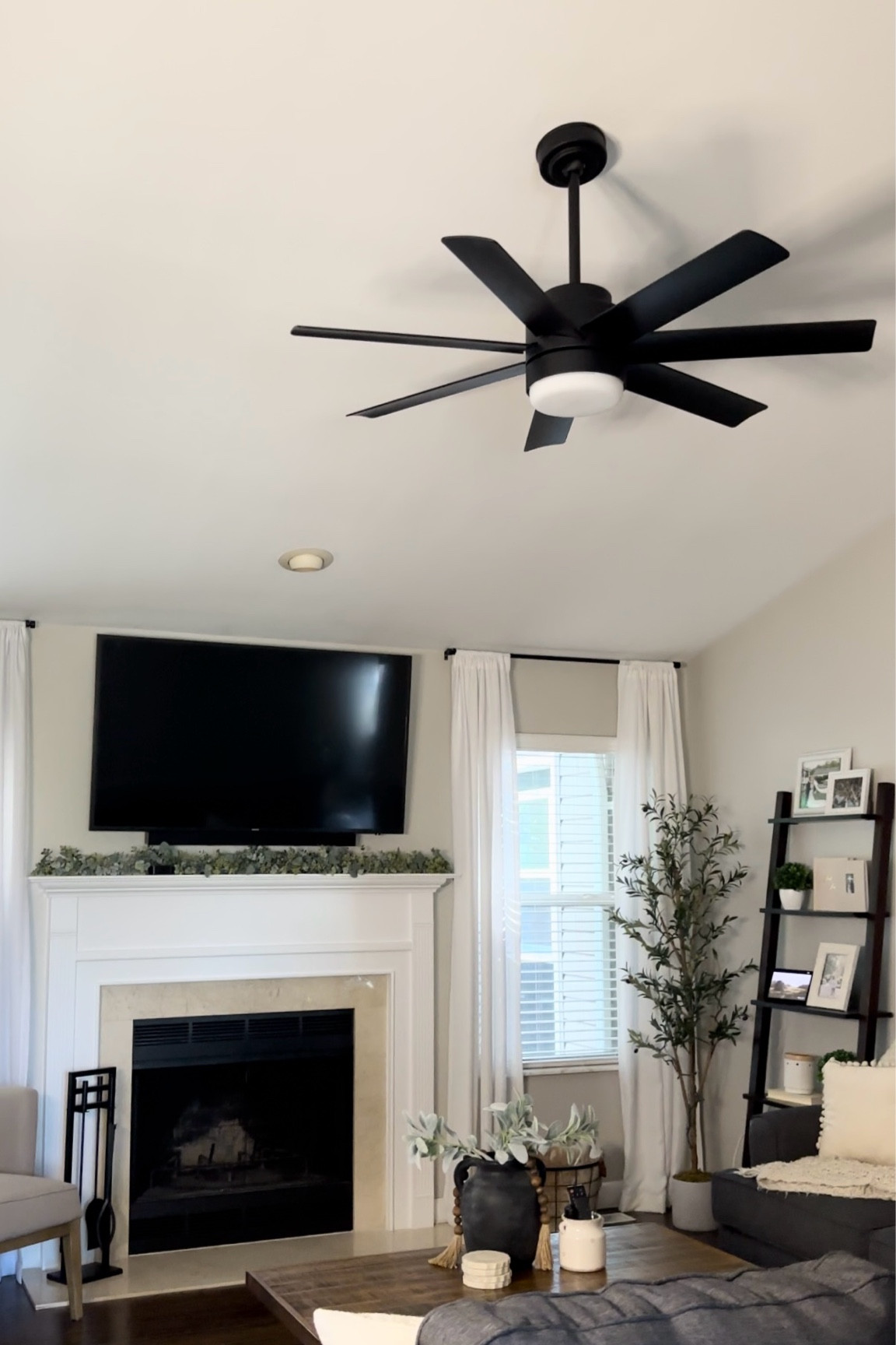 My new Hunter fan that has completely updated my living room 🙌🏼 

#LTKFamily #LTKSeasonal #LTKHome