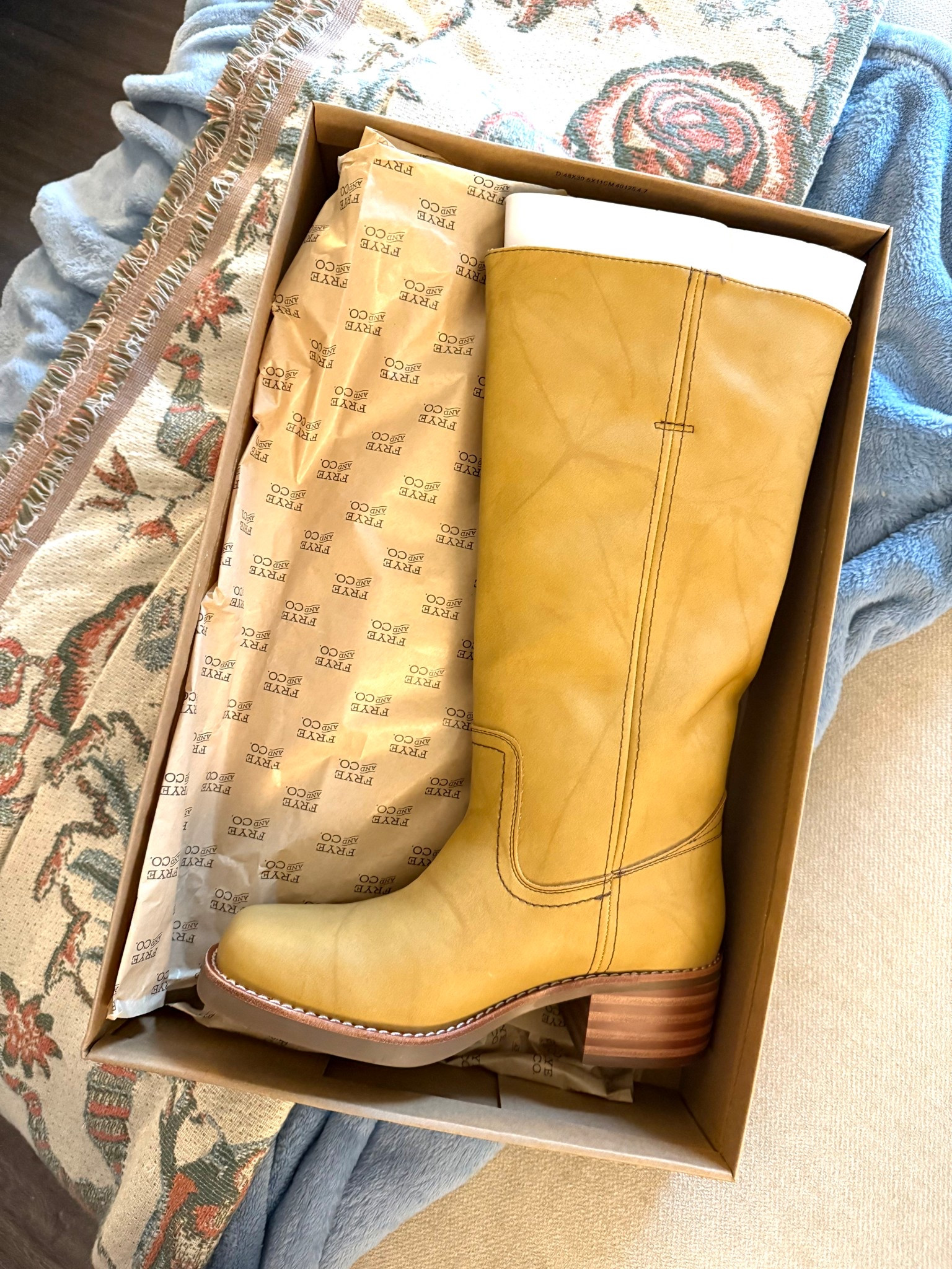 Affordable Frye boots???? Yes pls 🤩 
#frye #fryeboots #bananaboots #falloutfit #fallfit #fallinspo

#LTKSeasonal #LTKStyleTip