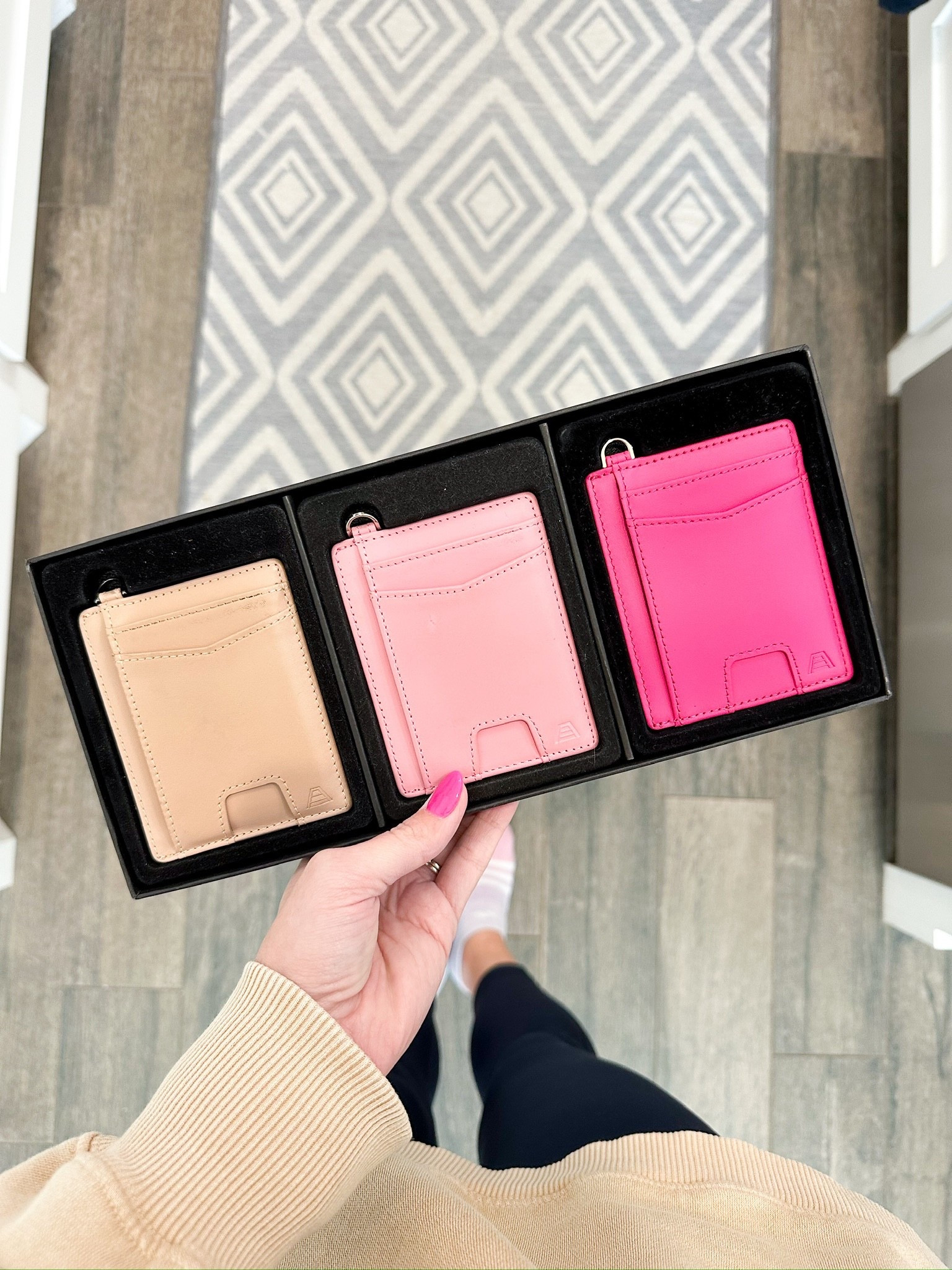 This Andar keychain wallet is the perfect Christmas stocking stuffer — minimal, chic, and keeps all the essentials right at your fingertips! Such a cute, practical gift for anyone who’s always on the go! 

#LTKHoliday #LTKGiftGuide #LTKSeasonal