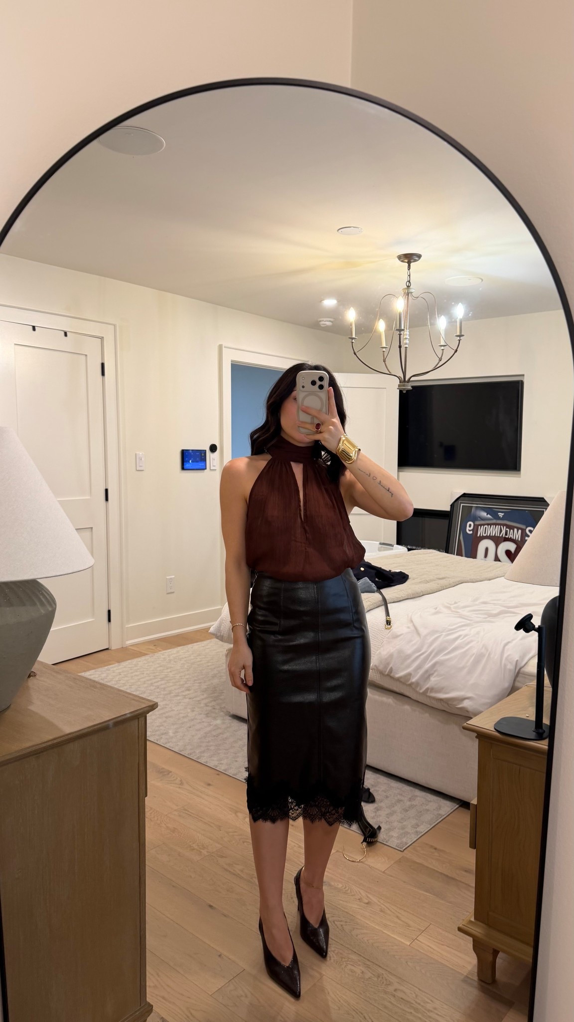 A dressy evening outfit 
Top - XS
Skirt - XS

#LTKpartywear #LTKdatenight #LTKworkwear