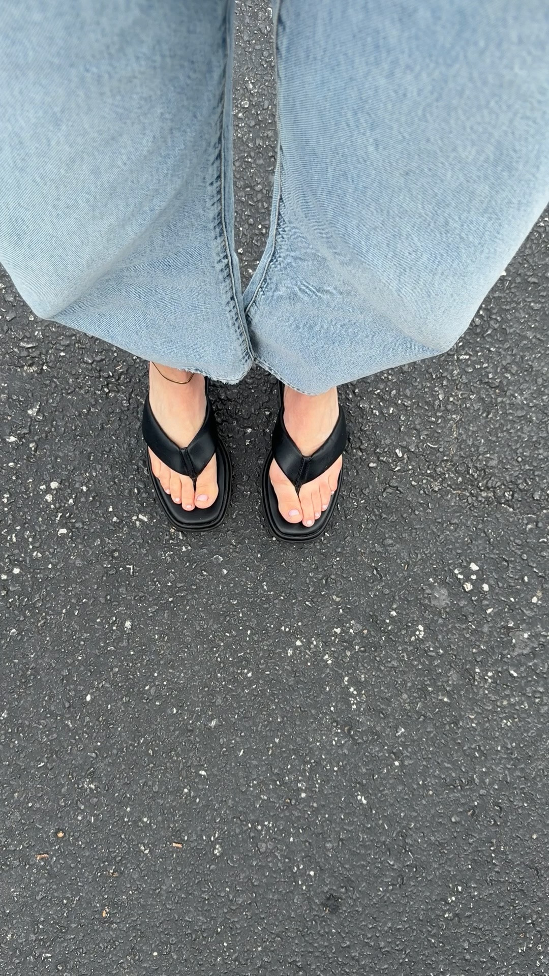 Okkkkk ignore my ugly Banyan and look at the cute sandals🫠 I love these in particular because they are slightly elevated. With the platform and the top part, they just are a dresses up version of a flip-flop. These run tts￼


@stevemadden-us

#LTKdayinmylife #LTKootd #LTKmomlife