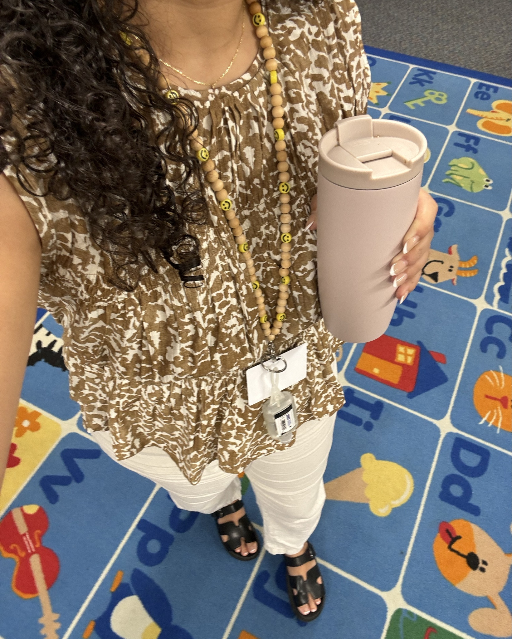 kinder teacher ootd 🍎✏️