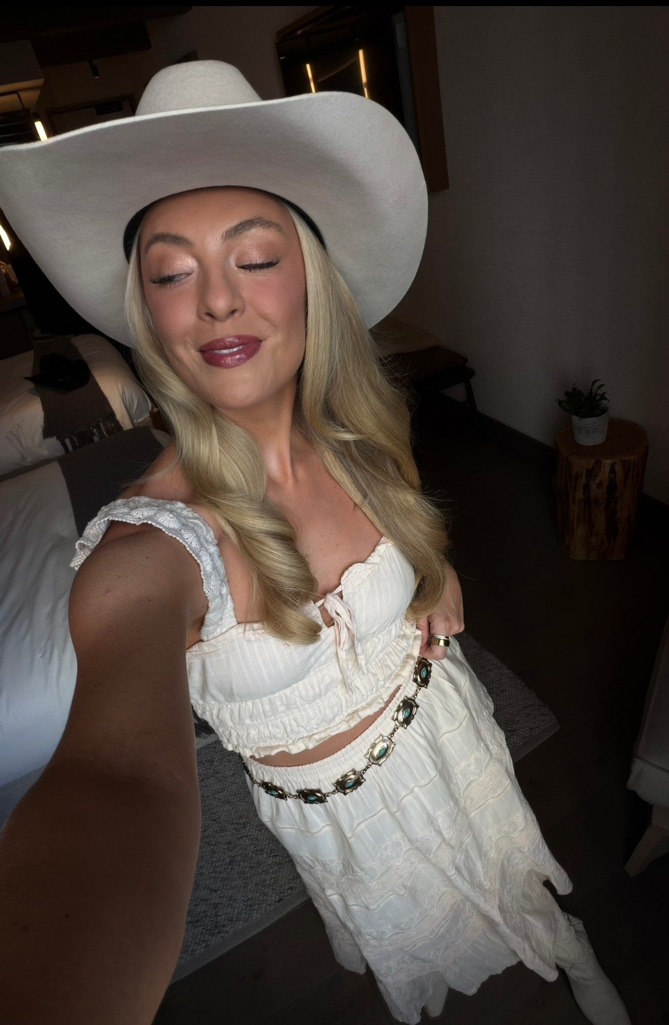 CMA outfit 🤠

Country concert outfit, CMA fest outfit, matching set, cowgirl boots, chain belt, western outfit, Nashville outfit

#LTKdayinmylife #LTKootd #LTKSeasonal