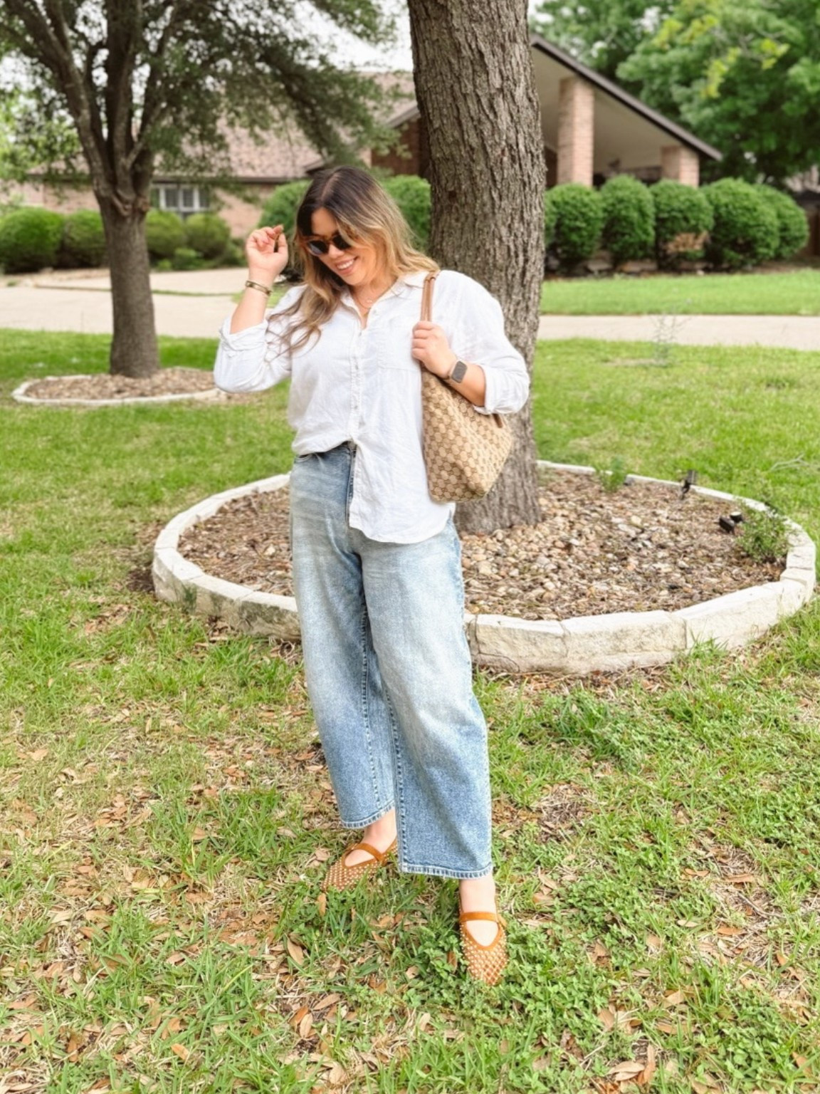 White top and jeans combo perfect for spring! 

#LTKSaleAlert #LTKShoeCrush #LTKItBag