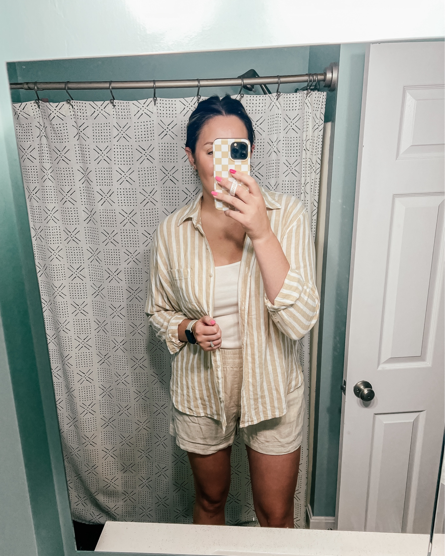 Linen is my favorite in August. The shorts from old navy are so comfy and on sale. 

#LTKMidsize #LTKStyleTip #LTKSaleAlert