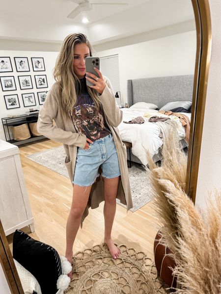Spring outfit / country concert

Wearing a small in the T-shirt, sized up to a medium in the shorts 


#LTKfindsunder50 #LTKfindsunder100 #LTKstyletip