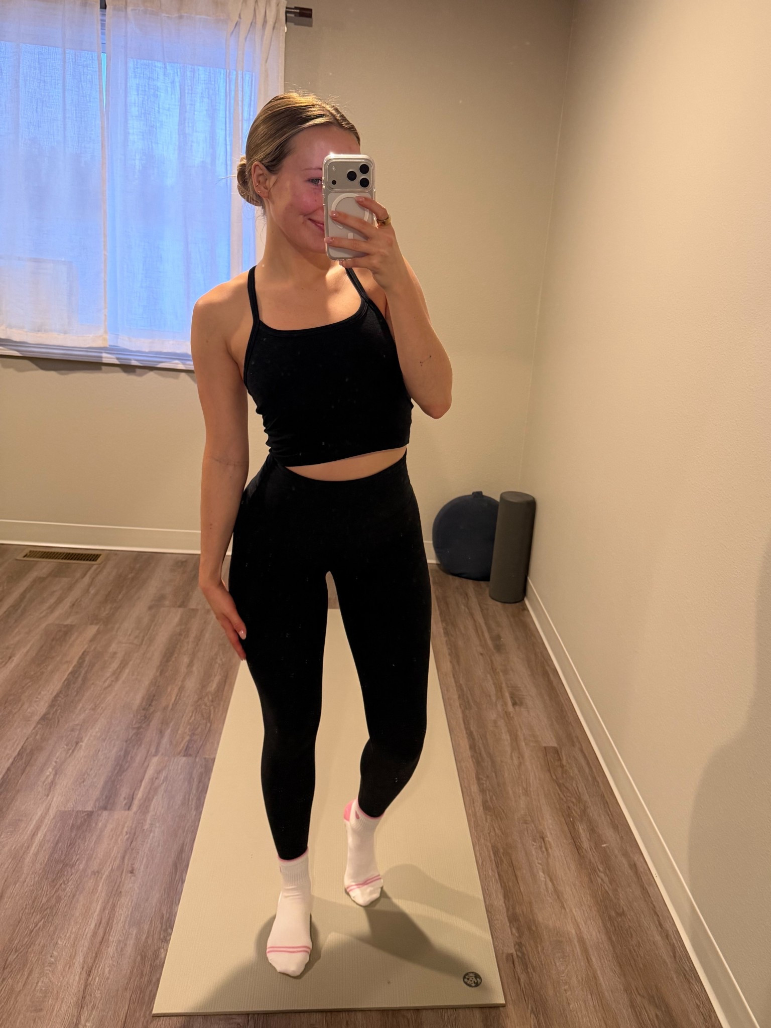 Yoga fit of the day 🖤

#LTKootd #LTKActive #LTKU