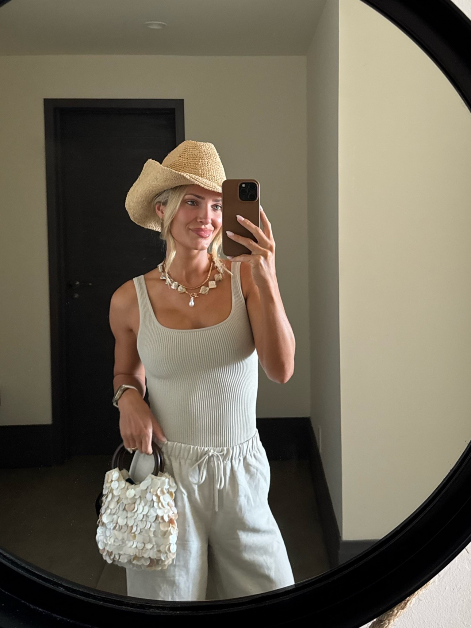 All the neutral beach vibes 🐚🤍

Size small!