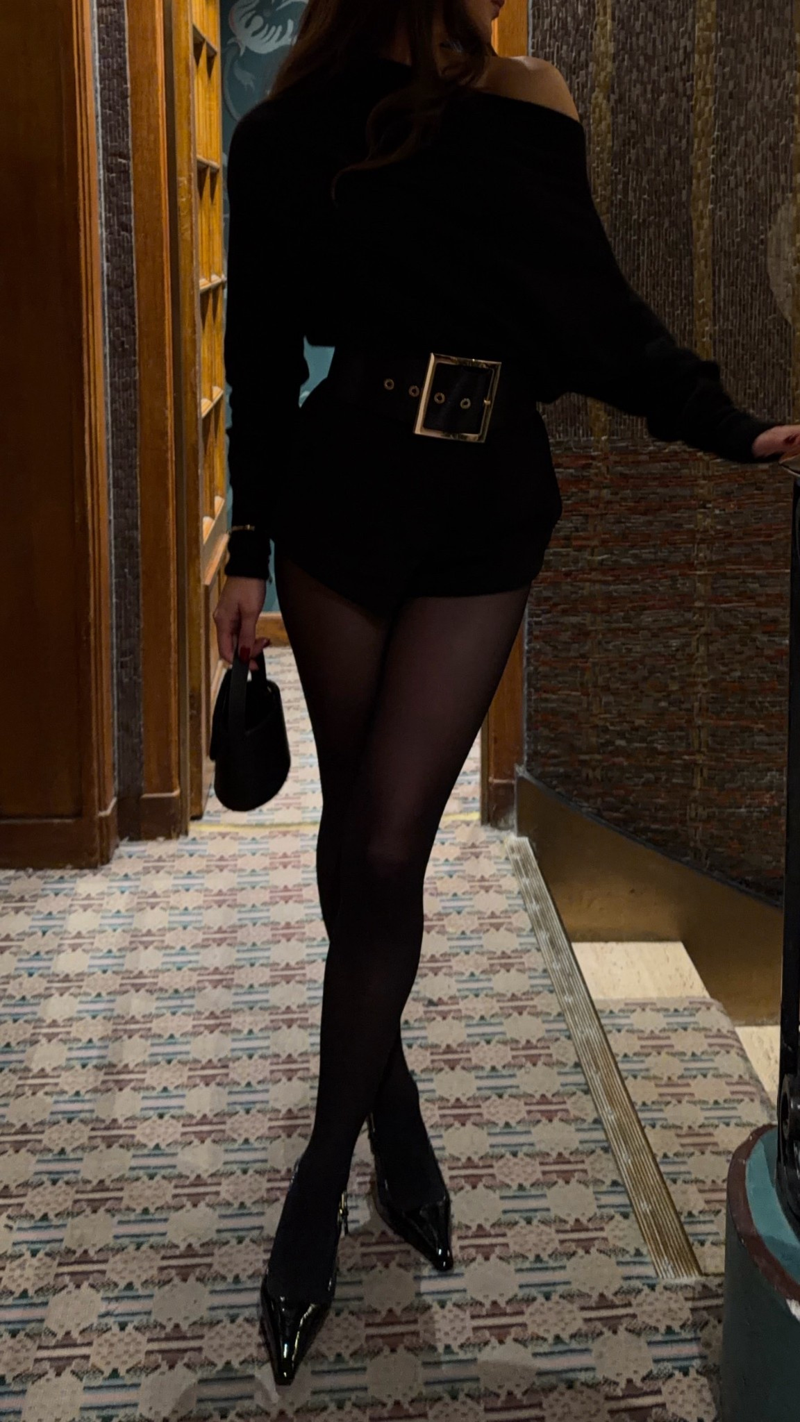 Cashmere sweater & mini shorts 🖤 wearing xs in both pieces

#LTKeurope #LTKdatenight #LTKfrance