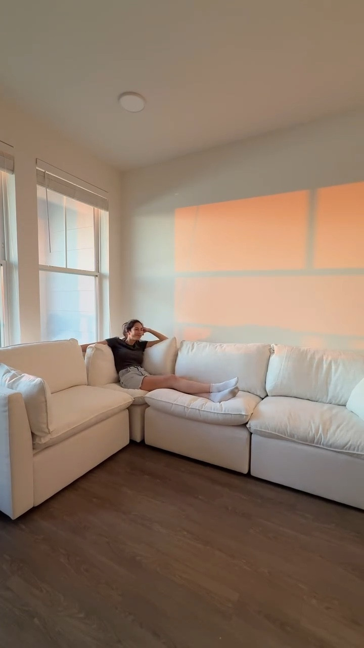 My very first out-of-the-box couch! @chitaliving #MyCHITALife 
.
#cloudcouch #homedecor #livingroominspo #apartmentdecor #newfurniture