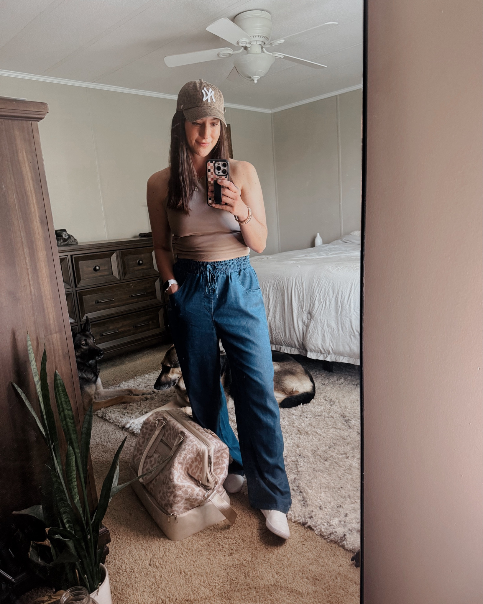 Cute and casual spring outfit perfect for running errands, hitting up the brewery, or getting together with friends.🤍 This exact hat is from Abercrombie and it’s no longer listed on their website so I tagged similar ones!

Amazon | Abercrombie | Mom | Mama | Neutral | Wide leg jeans | Pull on jeans | Yankees hat