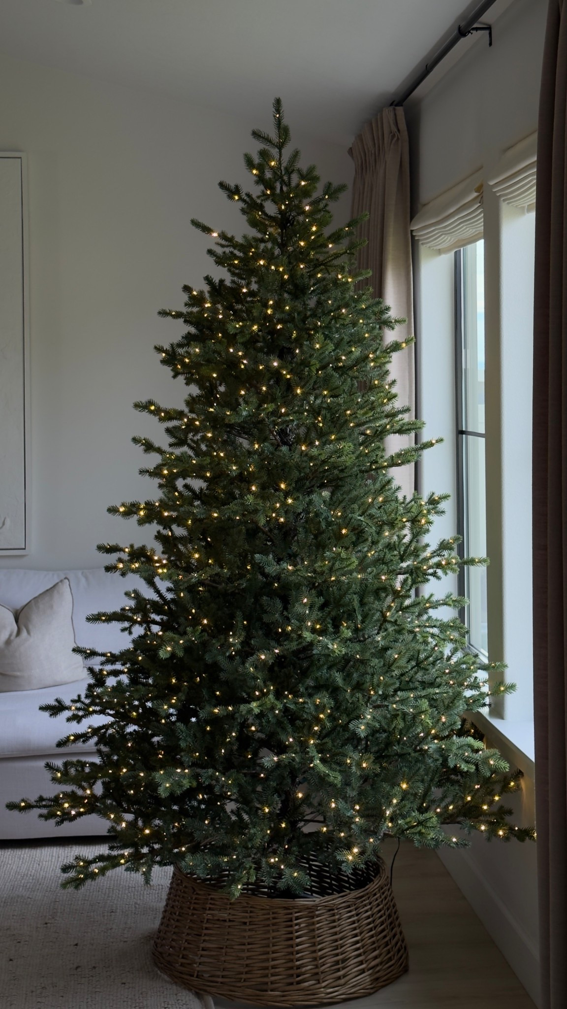 Pre lit twinkling lights 7.5 foot Christmas tree realistic 

#LTKCyberWeek #LTKHoliday #LTKSeasonal