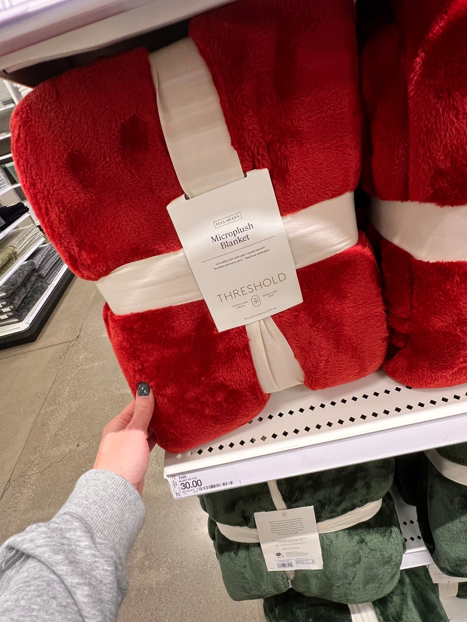 Holiday Microplush Blankets on SALE now! 


#LTKGiftGuide #LTKHome #LTKSaleAlert