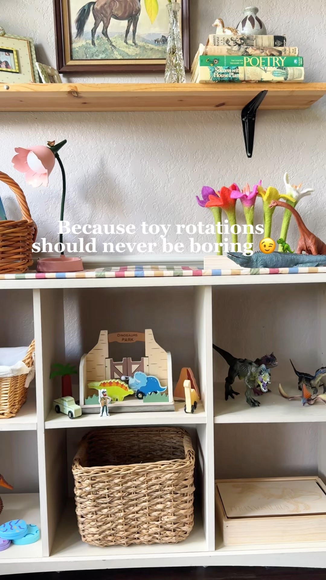 Last week was girly + pink, this week it’s dinos 🦖🦕 because we love to keep toy rotations fresh + fun! So many classic dino must-haves in this one.

#toyrotation #dinotoys #toddlerplay #openendedplay #toyorganization  