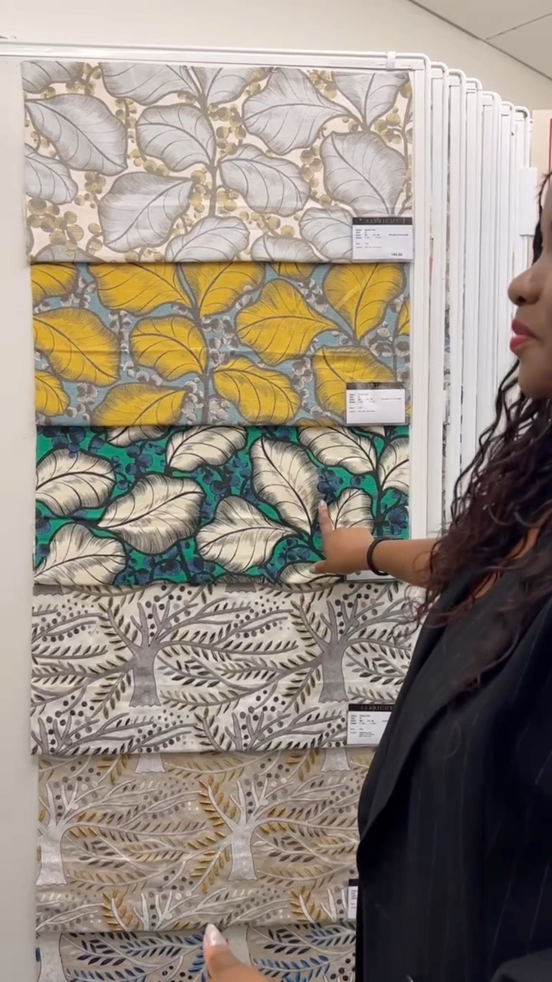 Bold florals aren't going anywhere (my design heat is so happy💖), especially in all color pallets. 

From large-scale brights to historically updated pastels, florals are going to be everywhere in 2024. 

Speaking of pastels, lavender is going to be everywhere! 💜 You will see it mixed with warm, rich jewel tones, bold and bright prints, and subtle pastel color palettes.

#LTKhome #LTKfindsunder100 #LTKstyletip