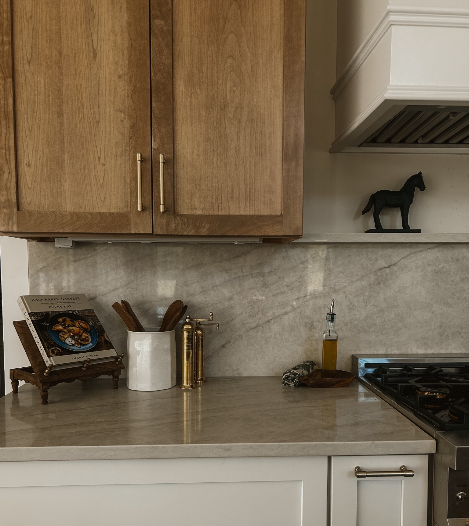 Slowly bringing this kitchen to life 🤎
Still very much in the styling phase, but these are a few of the pieces I’ve been collecting so far—layering in warm woods, soft neutrals, and little functional details that make it feel lived in.

Linking everything I can below!