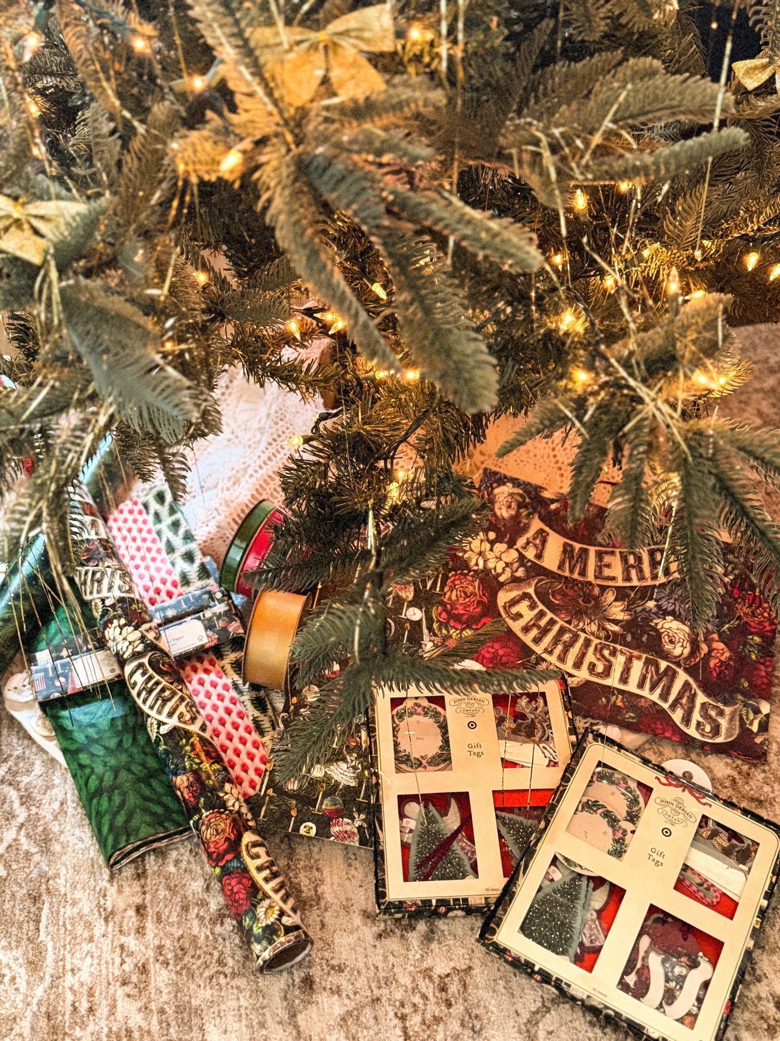 A John Derian kinda wrapping paper Christmas! 

#LTKHome #LTKSeasonal #LTKHoliday
